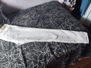 Pantalones vaqueros blancos rotos