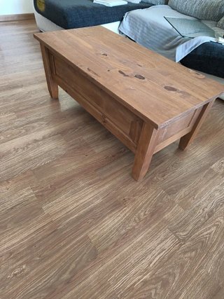 Mesa auxiliar de salón de madera