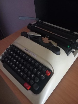 Olivetti Lettera 12 Máquina de Escribir