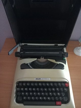 Olivetti Lettera 12 Máquina de Escribir