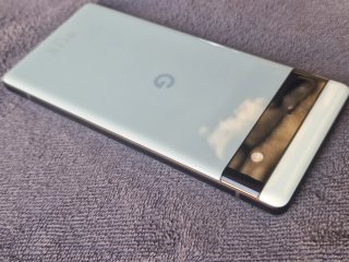Google Pixel 6a Verde y Blanco