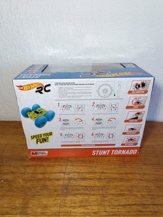 Coche RC Stunt Tornado Hot Wheels 1:10