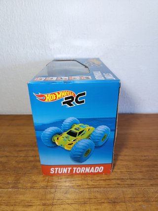Coche RC Stunt Tornado Hot Wheels 1:10