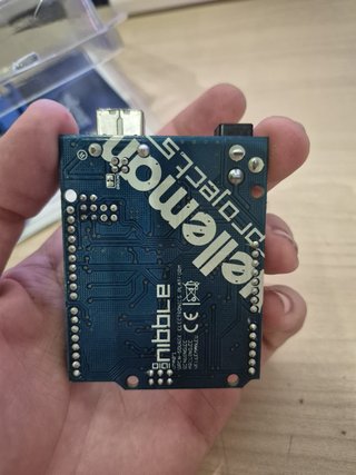 Placa Arduino Nibble con cable USB