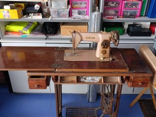 Maquina de coser singer antigua