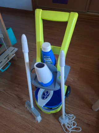 Carrito de limpieza infantil
