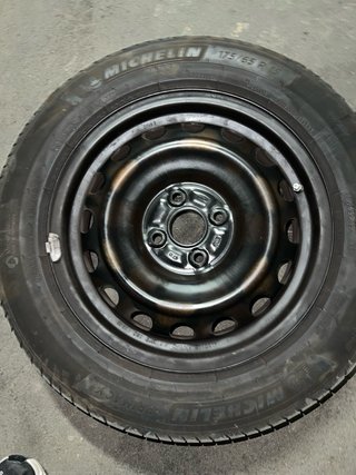 4 Llantas con Gomas acepto cambios