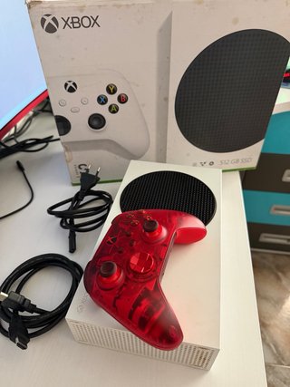 Xbox Series S + Mando Rojo Transparente