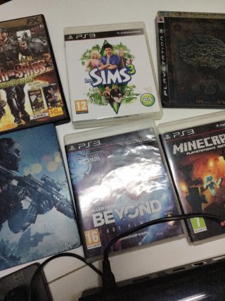 Consola PS3 Sony + 2 Mandos + 6juegos