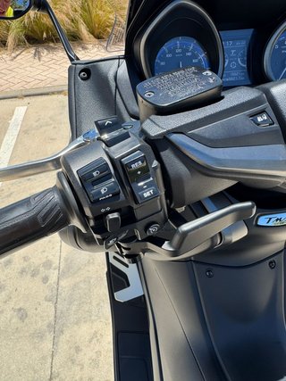 Yamaha TMAX 560 Tech MAX gris