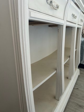 Mueble recibidor blanco con cajones