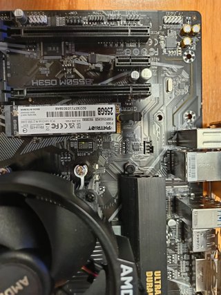 Placa Base Gigabyte B550M DS3H Con chapa trasera