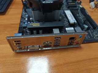 Placa Base Gigabyte B550M DS3H Con chapa trasera