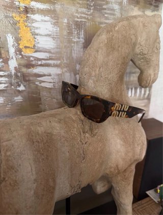 Gafas de sol Miu Miu originales logo dorado