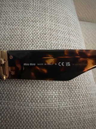 Gafas de sol Miu Miu originales logo dorado