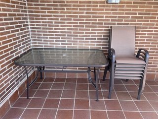 Mesa de cristal con 6 sillas de exterior