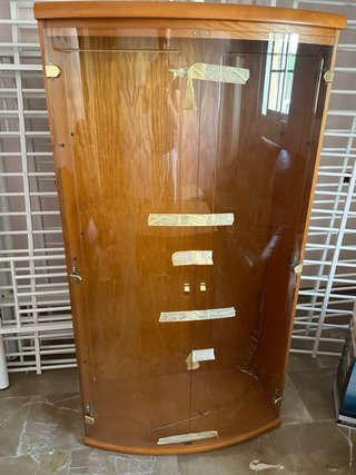 Mueble de comedor madera y cristal