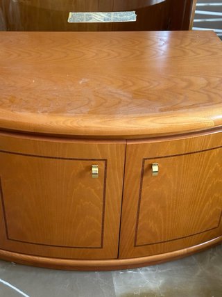 Mueble de comedor madera y cristal