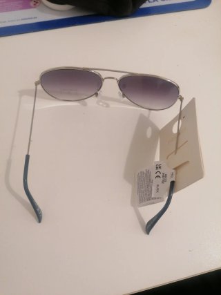 Gafas de sol aviador plateadas y moradas