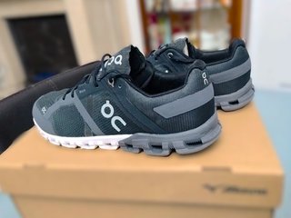 ON On running Cloudflow  Sneakers casual corsa