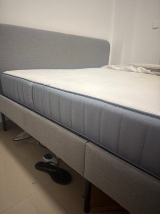 Cama doble + colchón + dos almohadas