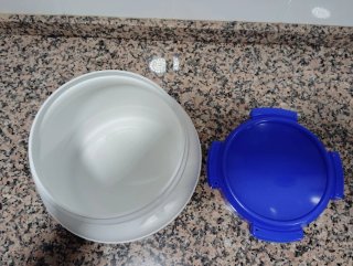 Bote estanco azul y blanco