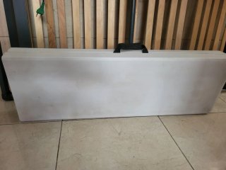 Mesa plegable blanca