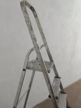 Escalera de aluminio plegable