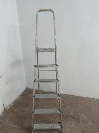 Escalera de aluminio plegable