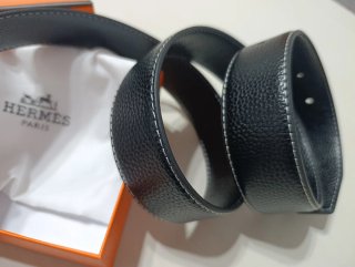 Cinturón Hermès Negro Hebilla Dorada