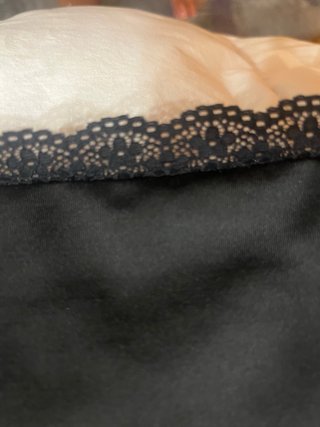 Vestido negro ajustado con encaje