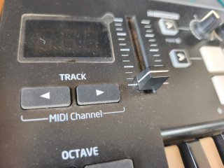 Controlador MIDI Novation Launchkey 25