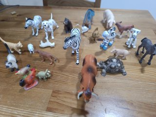 Lote 24 figuras animales