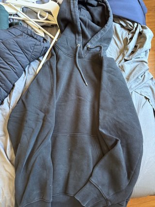 Sudadera con capucha negra
