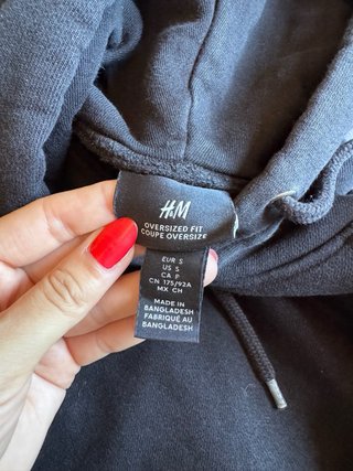 Sudadera con capucha negra