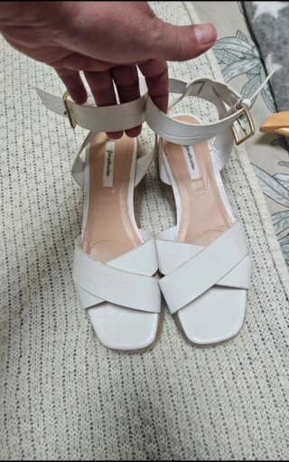 Sandalias blancas Stradivarius
