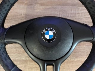 Volante BMW E46 em pele perfurada