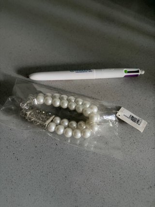 Pulsera perlas y bisutería dorada
