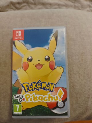 Pokemon Let's Go Pikachu! Nintendo Switch