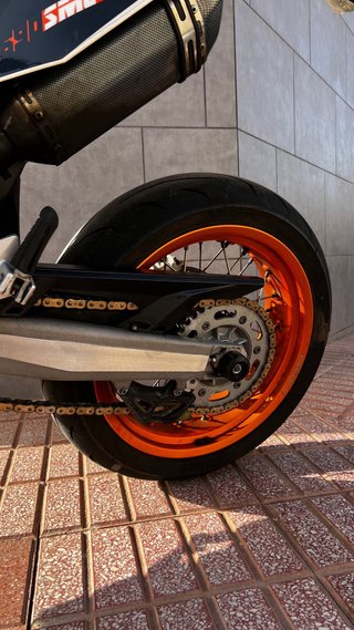 KTM 690 SMC R 2016 A2 Supermotard
