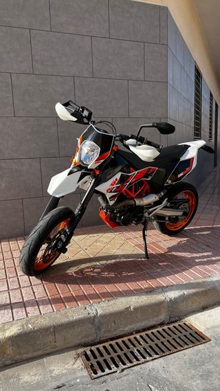 KTM 690 SMC R 2016 A2 Supermotard