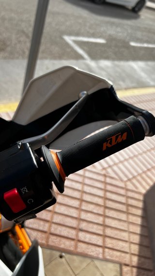 KTM 690 SMC R 2016 A2 Supermotard