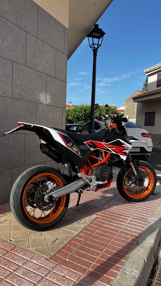 KTM 690 SMC R 2016 A2 Supermotard