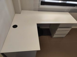 Escritorio de oficina en L blanco