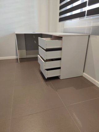 Escritorio de oficina en L blanco