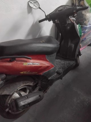 Moto Scooter 125cc Naranja y Negra