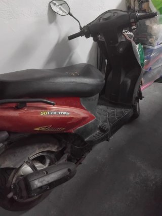 Moto Scooter 125cc Naranja y Negra