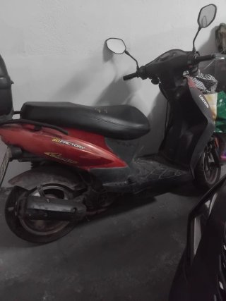 Moto Scooter 125cc Naranja y Negra