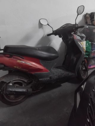 Moto Scooter 125cc Naranja y Negra