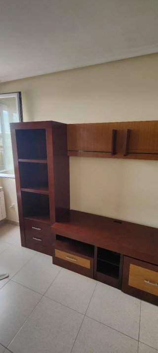 Mueble de salón madera y cristal